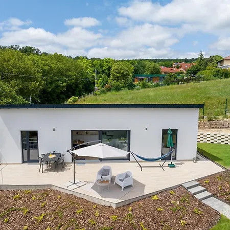 Hillside Semesterbostad *